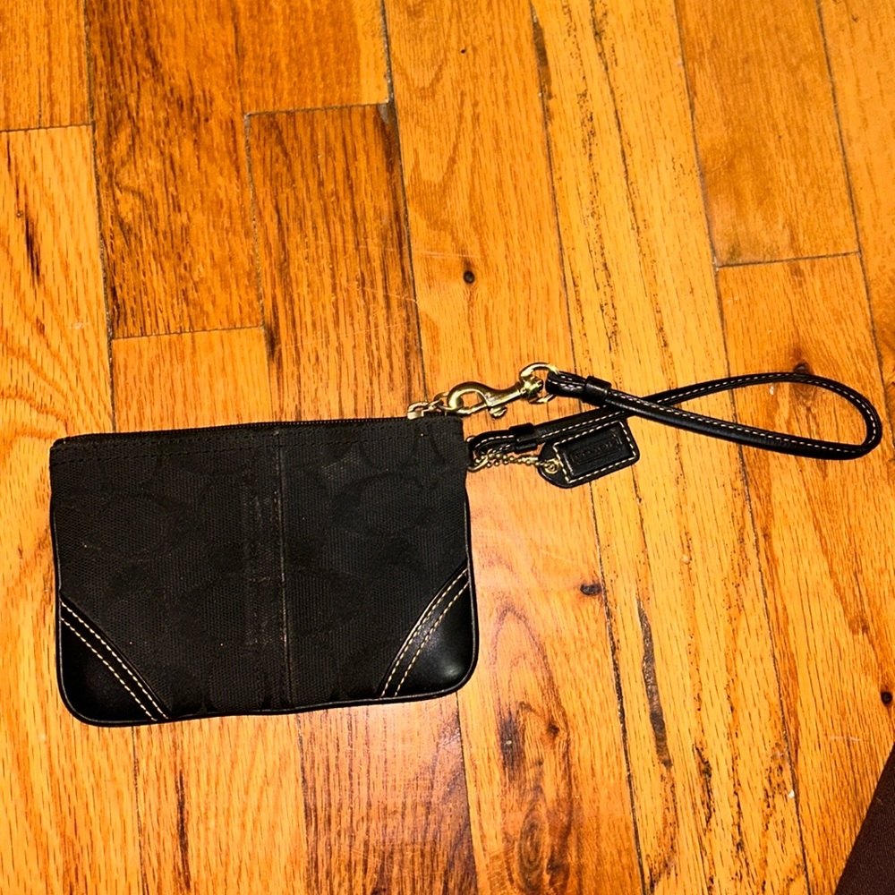 coach small wristlet
